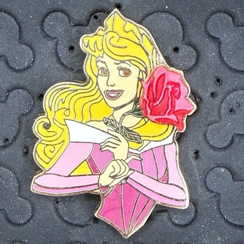 Disney parks free d flowers princess Aurora Sleeping Beauty Pink Rose pin